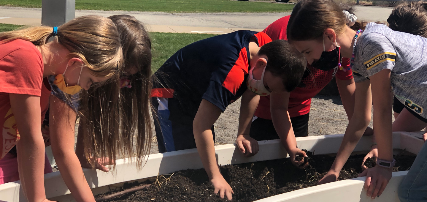 Spring Garden Day was on April 8th at Center Elementary School. Students had the opportunity to get outside and plant some spring crops and participate in a Spring Garden Scavenger Hunt!    This day was a learning opportunity for all students. From eating